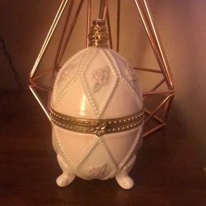 Antique porcelain jewelry holder